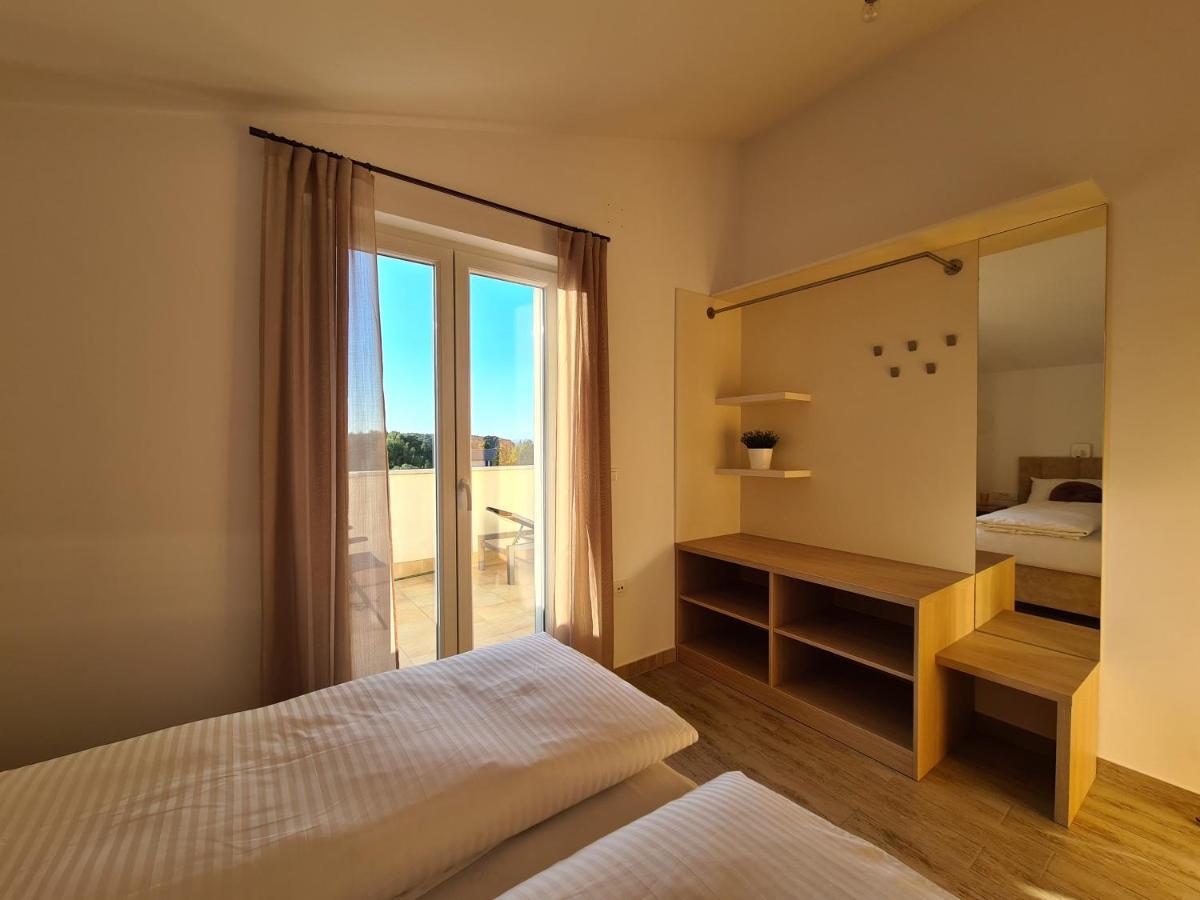 Orkula Apartments Pašman Екстериор снимка